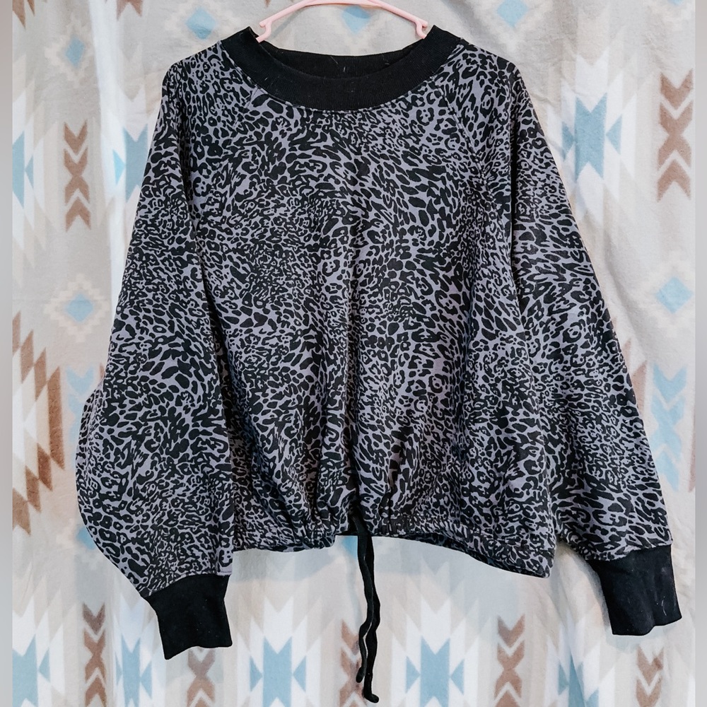Cropped Long Sleeve Leopard Print Sweatshirt